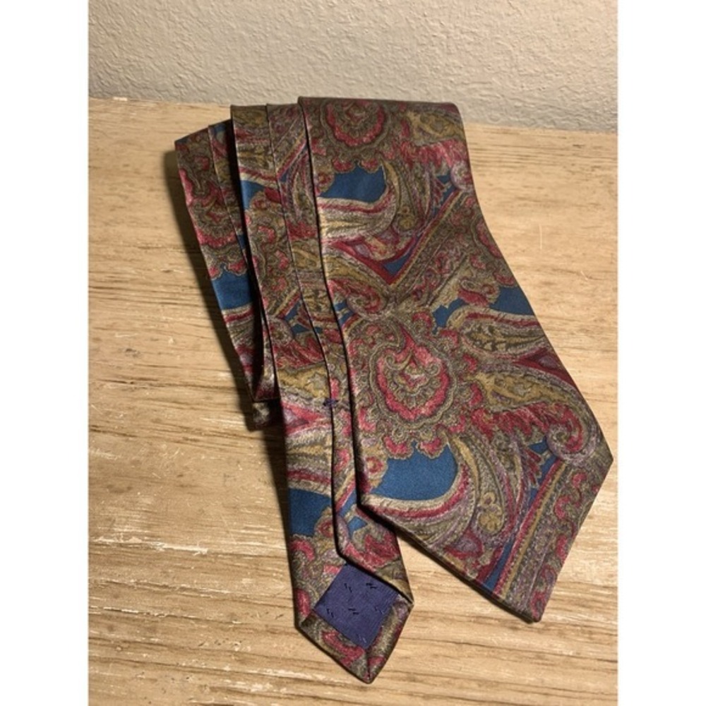 Geoffrey Beene Men's 100% Italian Silk Tie Paisley Blue Red Gold Made In The USA